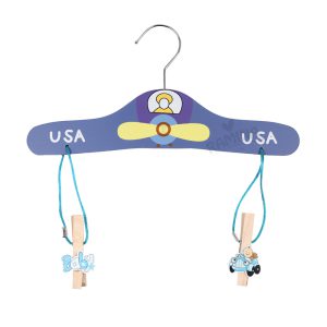 جالباسی چوبی طرح دار با گیره عروسکی