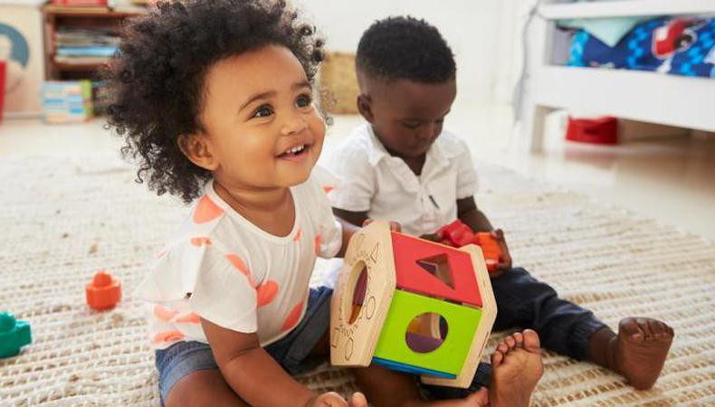 اسباب بازی های مناسب کودکان از 12 تا 18 ماهگی