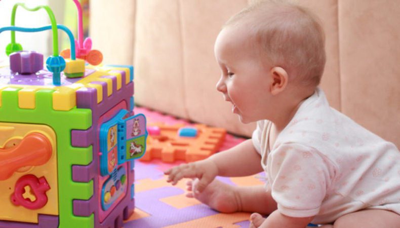 اسباب بازی های مناسب برای نوزادان از شش تا نه ماهگی