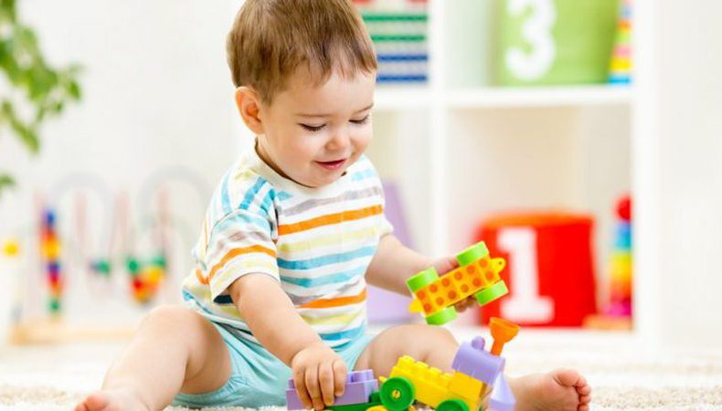 اسباب بازی های مناسب برای نوزادان از نه تا دوازده ماهگی