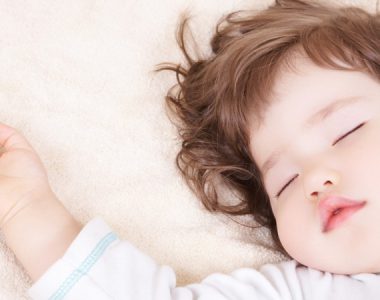 ۹ نکته درباره چرت های کوتاه نوزادان و کودکان