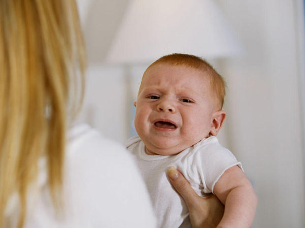 12 دلیل گریه نوزادان