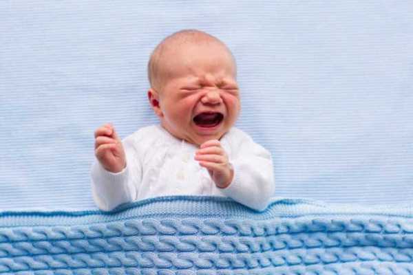 12 دلیل گریه نوزادان