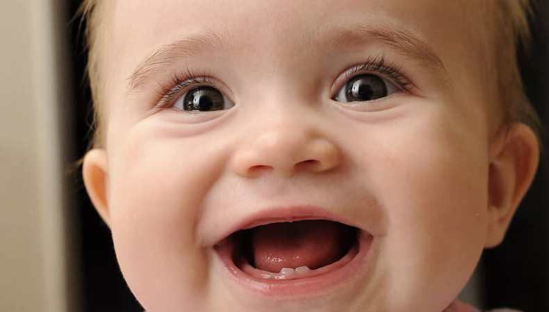 دندان در آوردن نوزاد