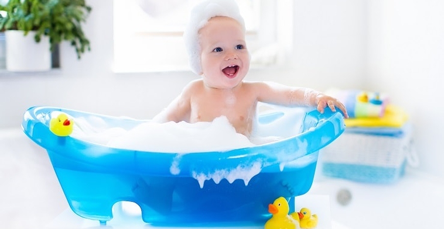 آموزش حمام کردن نوزاد