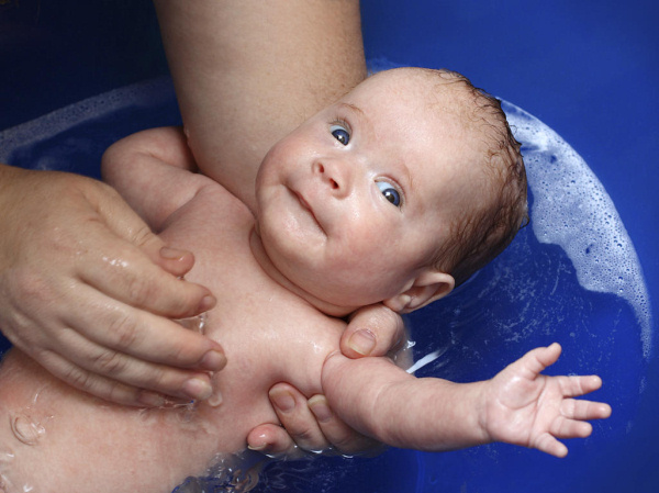 آموزش حمام کردن نوزاد