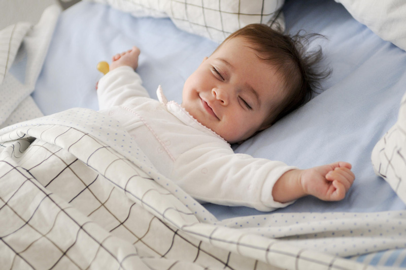 علت خنده نوزاد در خواب چیست؟