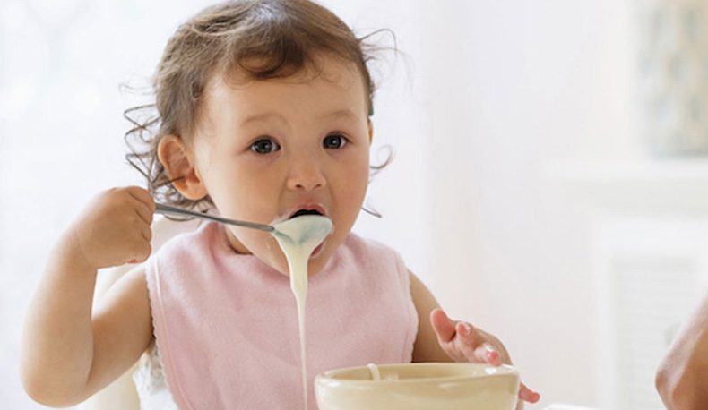 مهم ترین نکات در خصوص ماست دادن به نوزاد