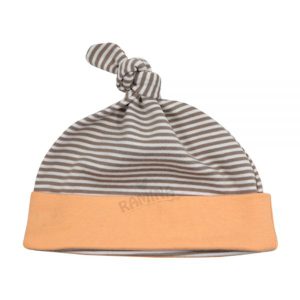 کلاه شیطونی طرح شیر نیلی Nili با رنگی زیبا برای سیسمونی پسر. ویژگی های کلاه شیطونی طرح شیر نیلی Nili: تهیه شده از جنس الیاف طبیعی و نخی است. پارچه کاملا ضد حساسیت است و به پوست نوزاد آسیبی وارد نمی کند. این کلاه به راحتی سر نوزاد می شود. قابل شستشو به صورت دستی یا با ماشین لباسشویی است. این محصول مناسب برای نوزاد از بدو تولد است. طرح زیبای شیر مناسب برای نوزاد پسر است.