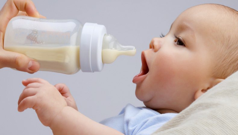 راهنمای جامع مشکلات تغذیه نوزاد با شیرخشک