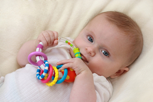 علائم مشکلات شنوایی در نوزادان