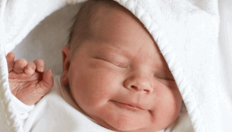 نوزاد تازه متولد شده