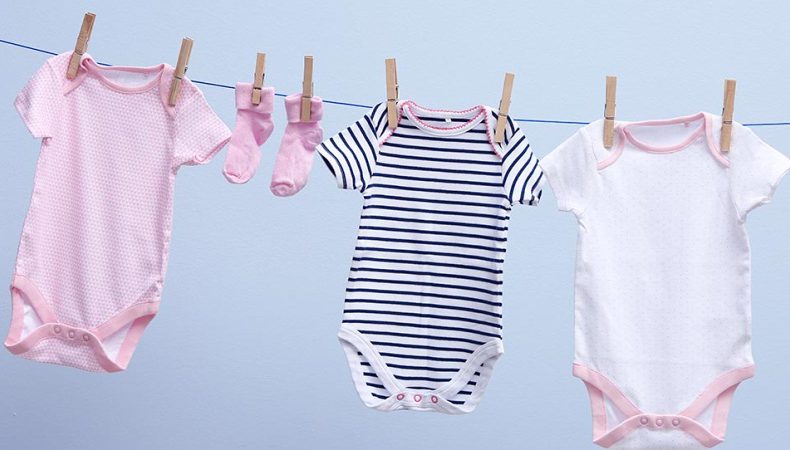 همه چیز درباره شستن لباس نوزاد