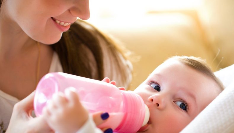 واقعیت هایی درباره تغذیه نوزاد با شیر خشک