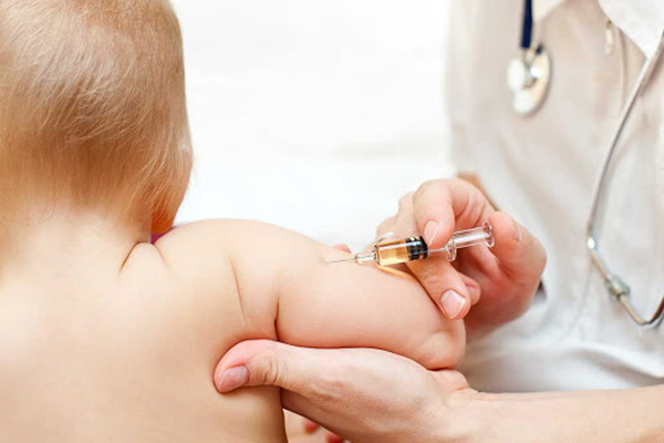 چرا باید نوزاد را واکسن زد؟