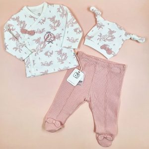ست سه تکه مانتو، کلاه و شلوار نوزادی طرح گنجشک صورتی بی بیبی