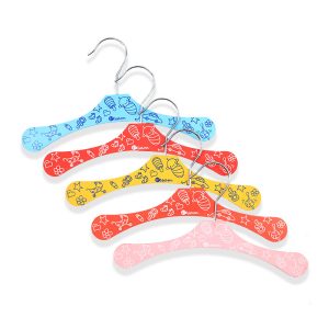 چوب لباسی چوبی اتاق کودک طرح نوزاد