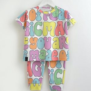 ست تیشرت شلوار بچه گانه طرح حروف رنگی کوالا