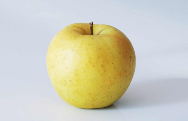 خوردن سیب برای نوزاد