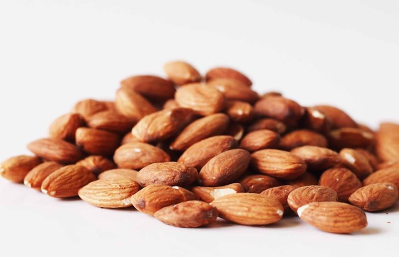 خوردن بادام برای نوزاد
