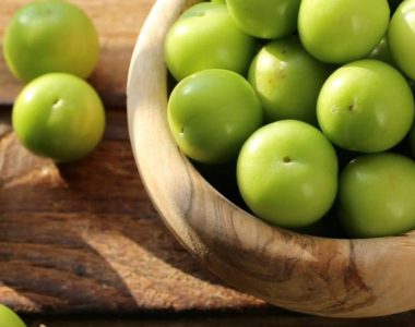 خوردن گوجه سبز برای نوزاد