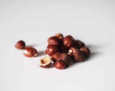 خوردن فندق برای نوزاد