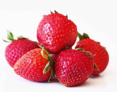خوردن توت فرنگی برای نوزاد