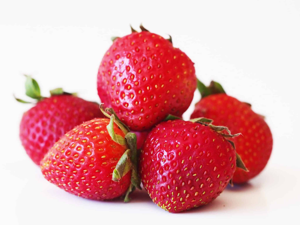 خوردن توت فرنگی برای نوزاد