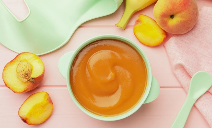 طرز تهیه پوره هلو برای نوزاد