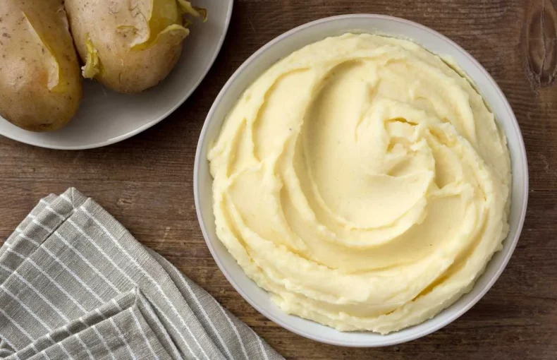 طرز تهیه پوره سیب‌ زمینی با شیر برای نوزاد