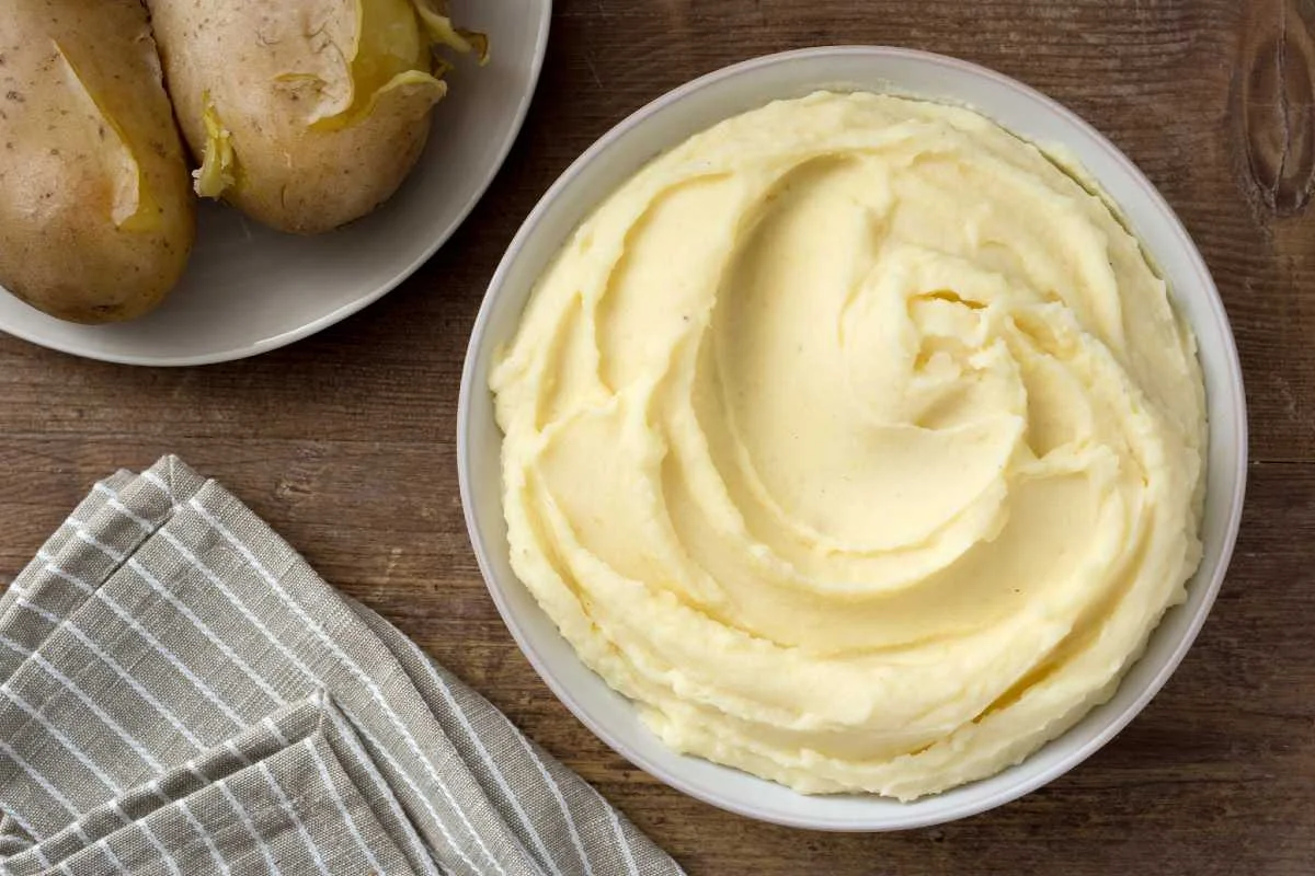 طرز تهیه پوره سیب زمینی با شیر برای نوزاد