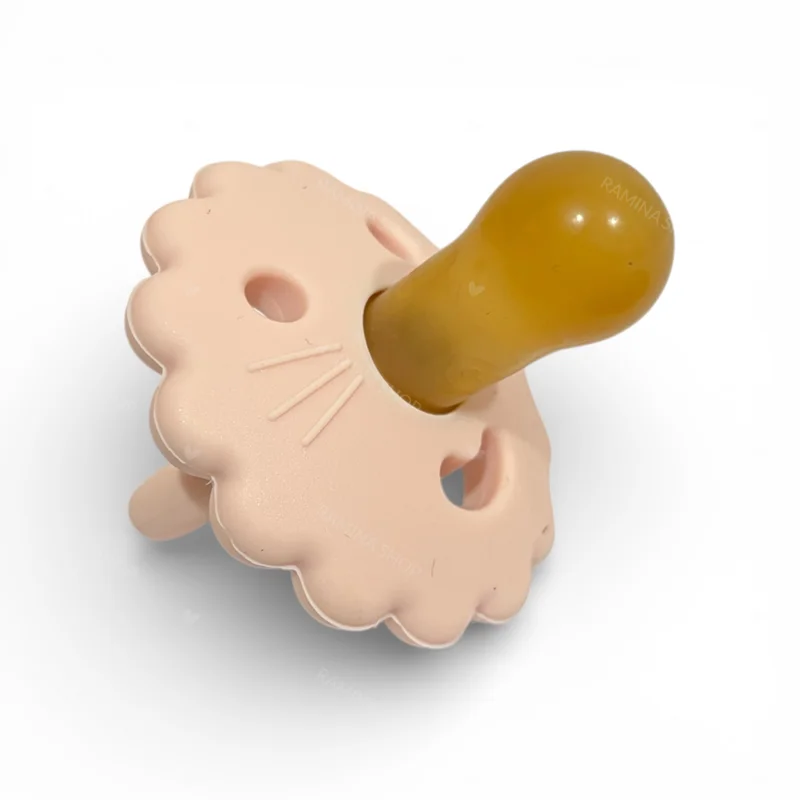 پستانک سیلیکونی دخترانه 0 تا 6 ماه طرح شیر آمریکو بیبی Americo Baby